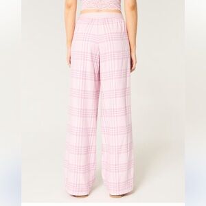 Hollister 24/7 Baggy Flannel Pajama Pants
NWT Light Pink Plaid
Size L